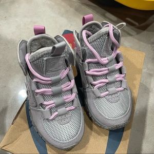 Champion YOUTH GIRLS Tank Grid
Visit
Buc Athletic Sneaker GREY Size 5